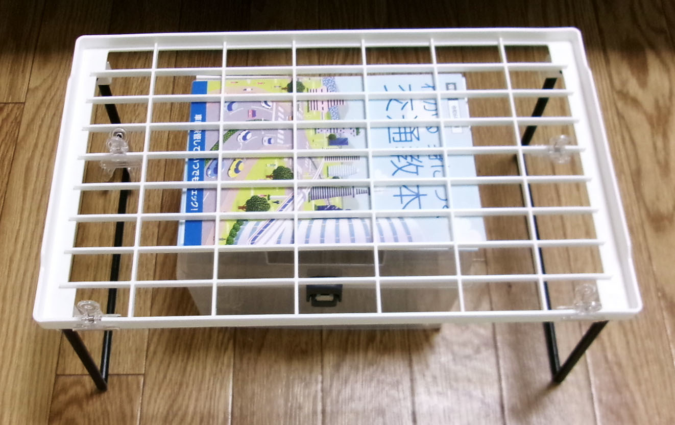 コルグmicrokey2-49を載せる台 A stand for the Korg microkey2-49